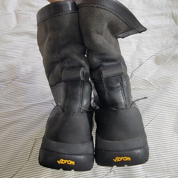 UGG Kids Butte Winter Boots Black Leather Insulated Waterproof Size 3 S/N 5209 - Picture 6 of 16